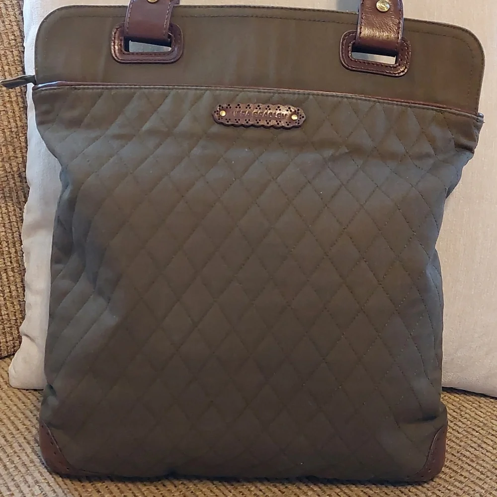 Vera Bradley Tote - Picture 3 of 17